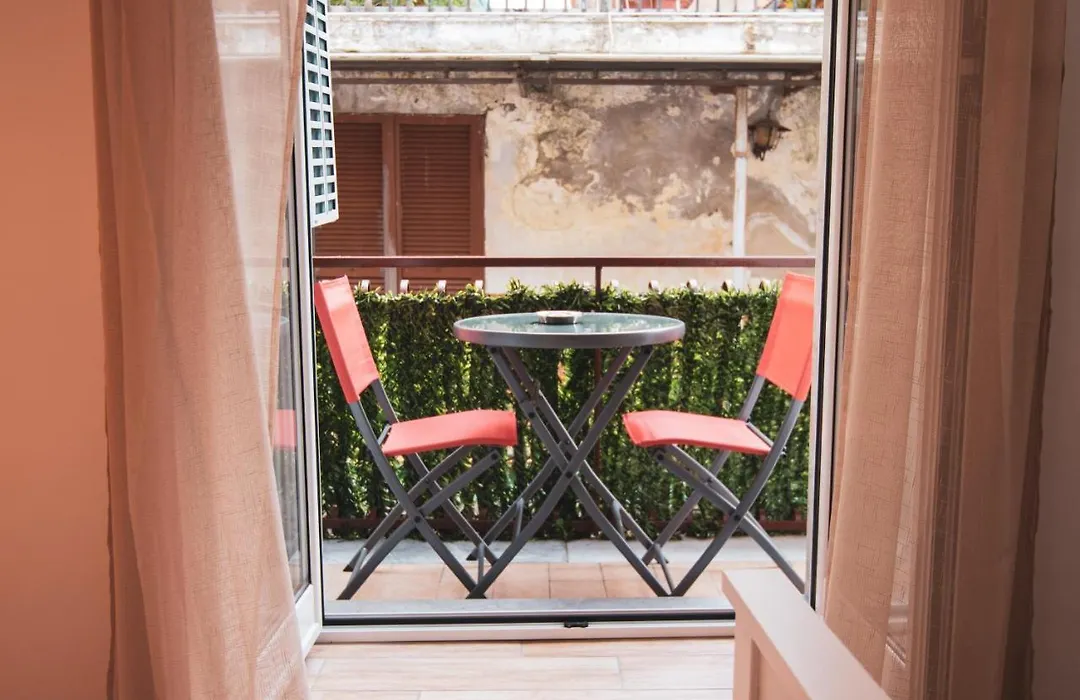 Affittacamere Guesthouse In Historical Center Near To Subway Of Toledo Station-1